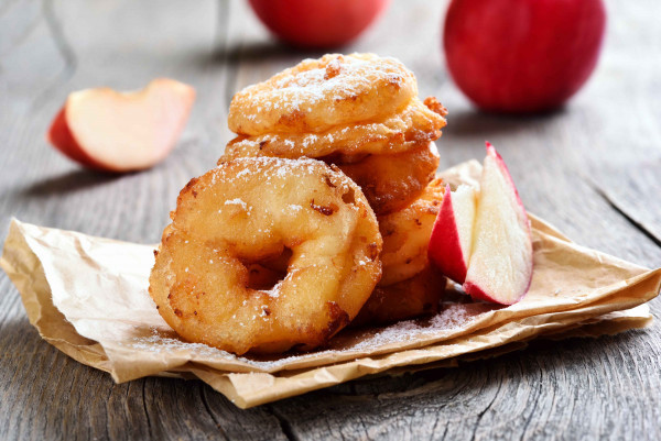 Apfelkiachl Frittelle Di Mela Tradizionali Ricette Magazine Su Di Noi Pur Sudtirol