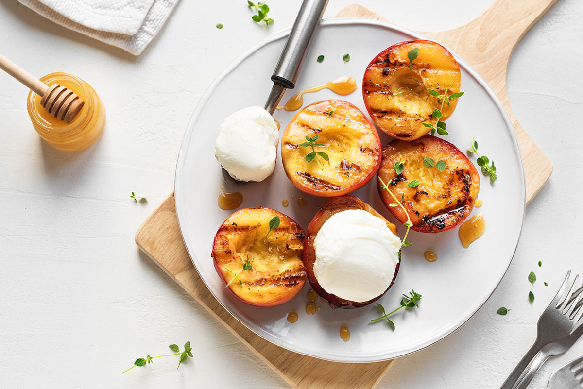 Gegrillte Pfirsiche mit Ricotta, Honig und Zitronenthymian Rezept I ...