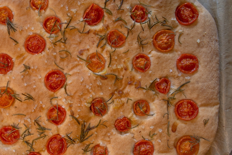 Focaccia con pomodorini formato teglia